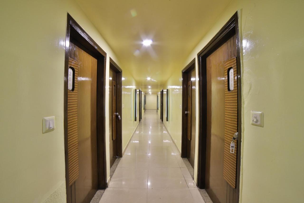 Capital O Kalash Residency Ahmedabad Ngoại thất bức ảnh