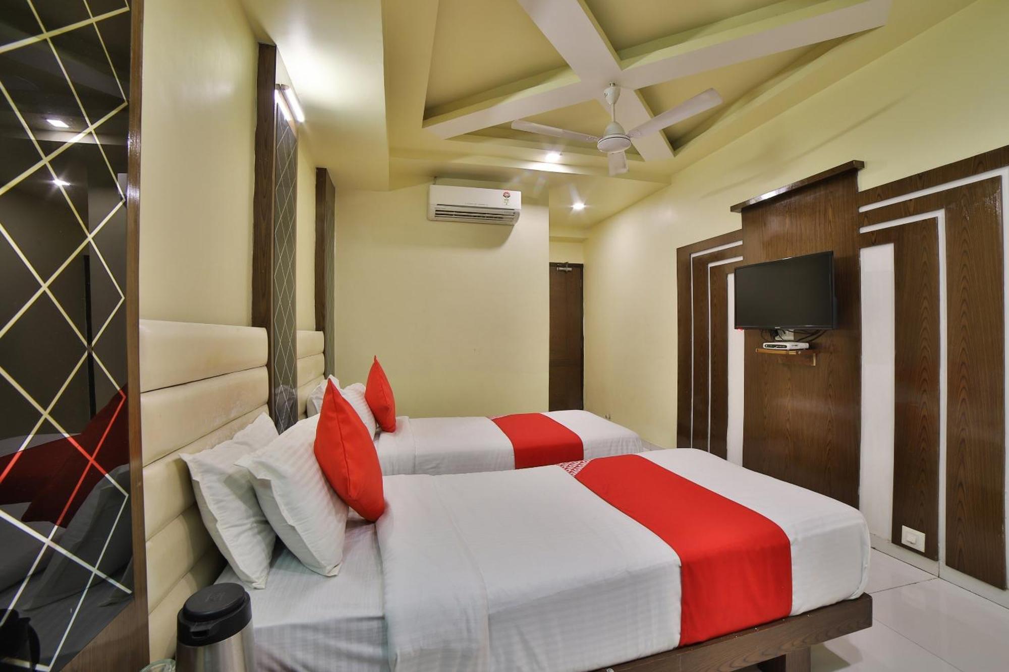 Capital O Kalash Residency Ahmedabad Ngoại thất bức ảnh
