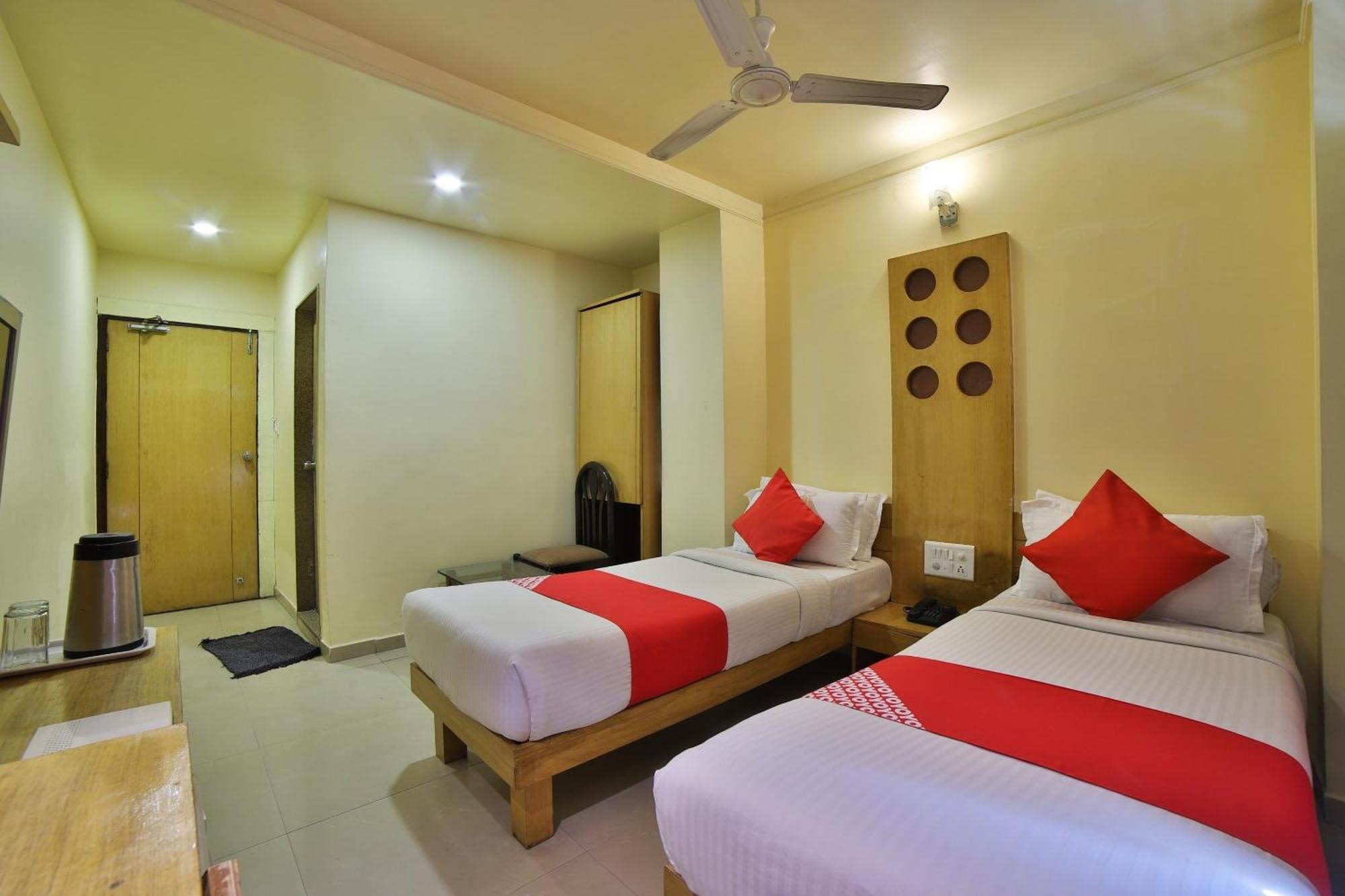 Capital O Kalash Residency Ahmedabad Ngoại thất bức ảnh