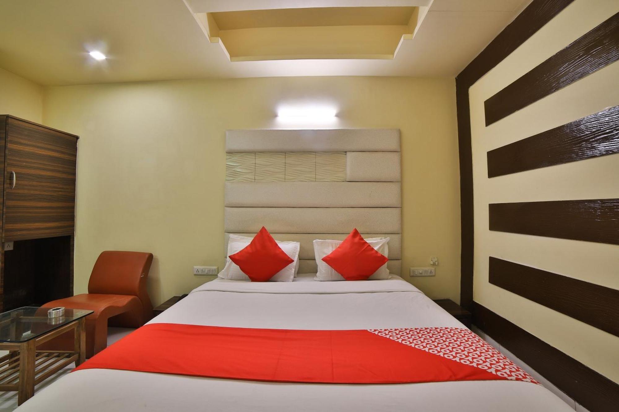 Capital O Kalash Residency Ahmedabad Ngoại thất bức ảnh