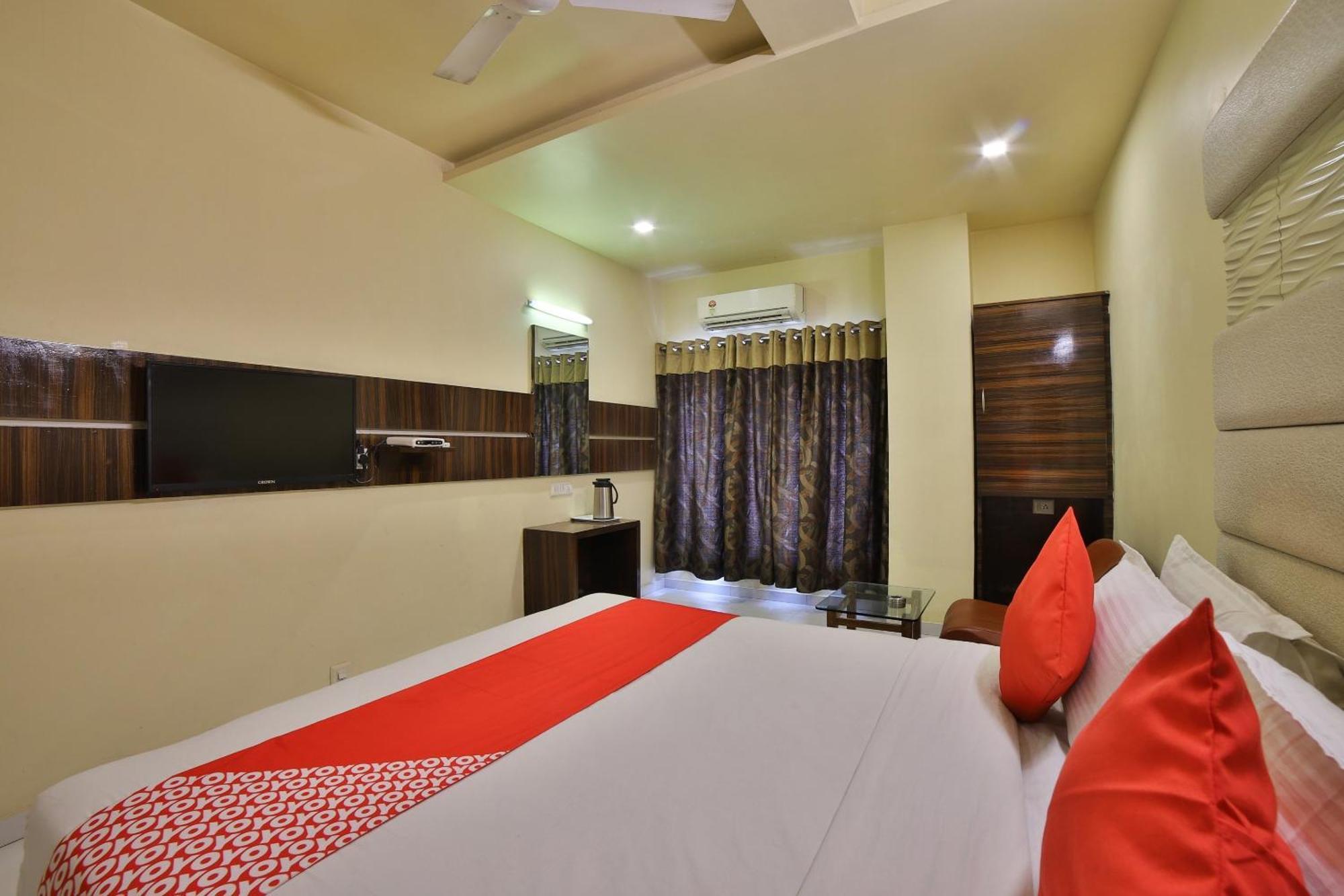 Capital O Kalash Residency Ahmedabad Ngoại thất bức ảnh