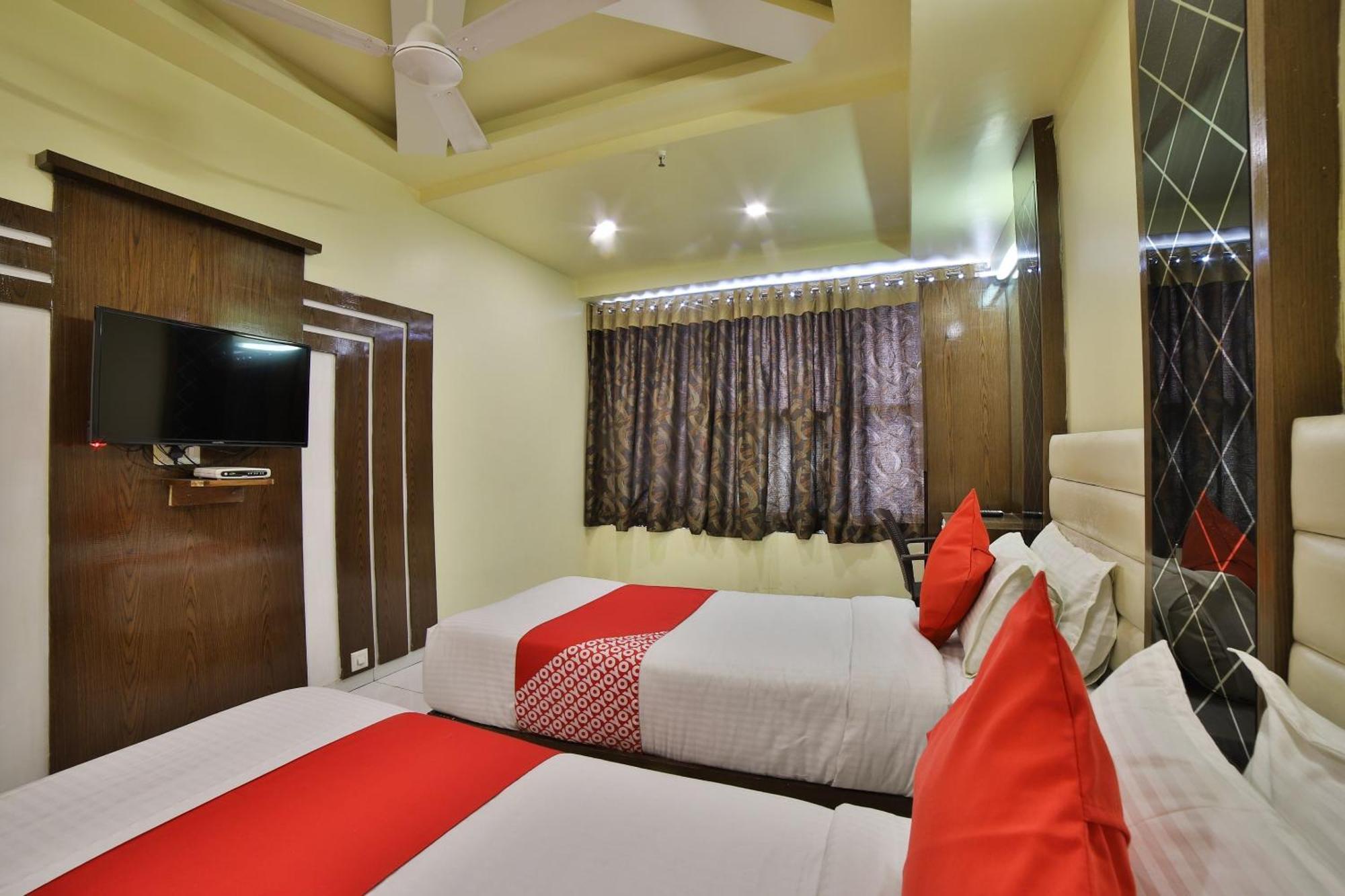 Capital O Kalash Residency Ahmedabad Ngoại thất bức ảnh
