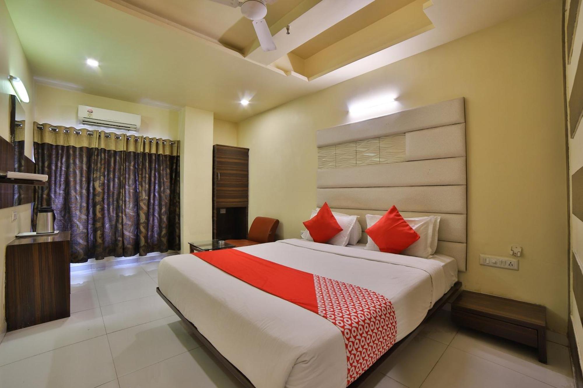 Capital O Kalash Residency Ahmedabad Ngoại thất bức ảnh