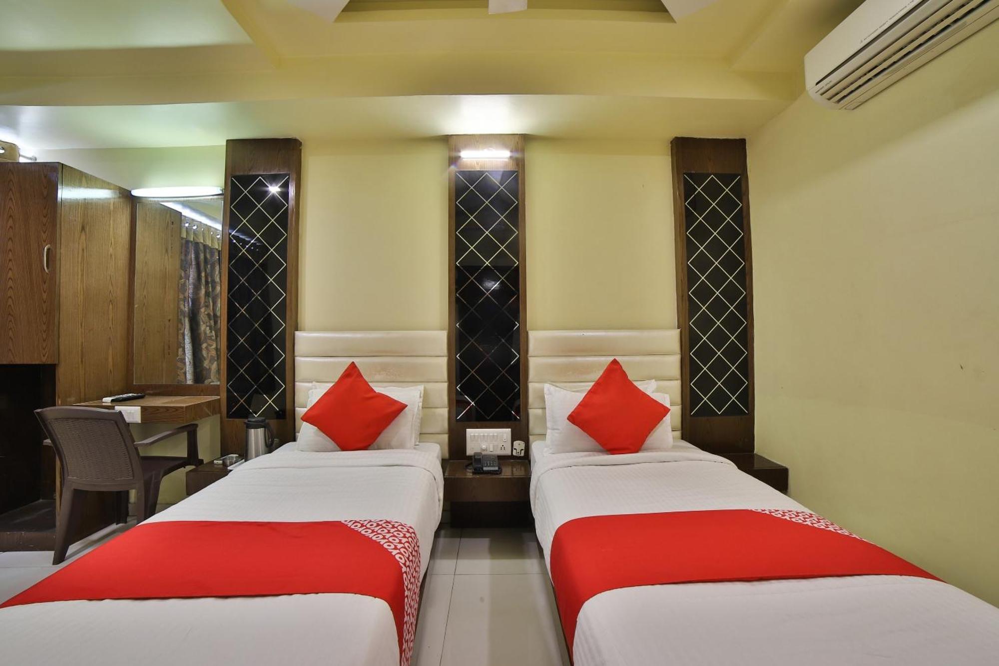 Capital O Kalash Residency Ahmedabad Ngoại thất bức ảnh
