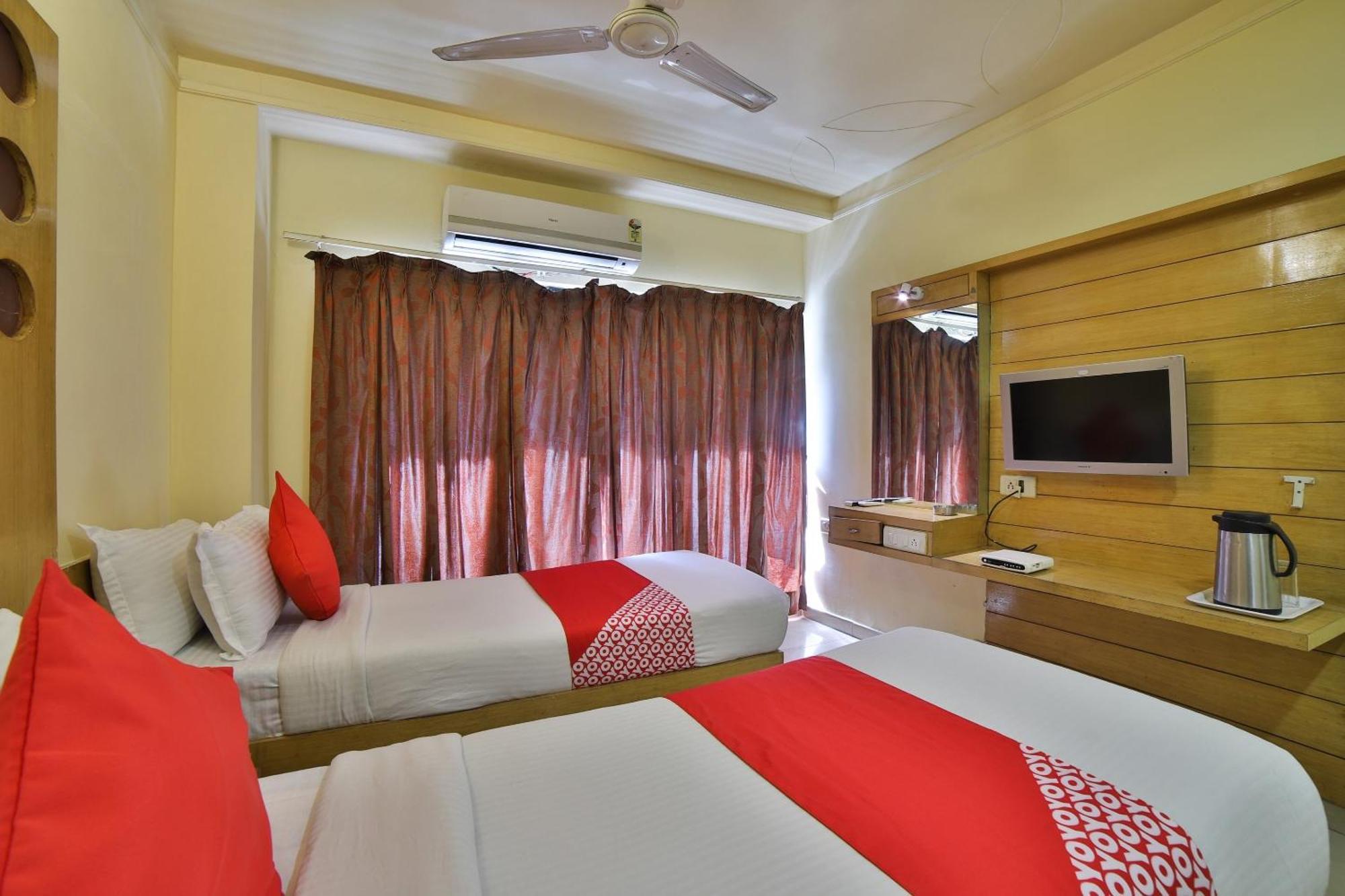 Capital O Kalash Residency Ahmedabad Ngoại thất bức ảnh