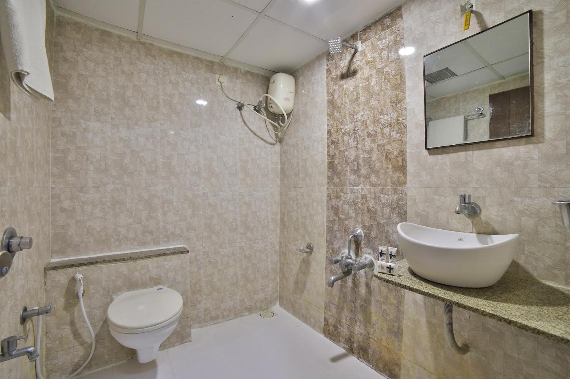 Capital O Kalash Residency Ahmedabad Ngoại thất bức ảnh